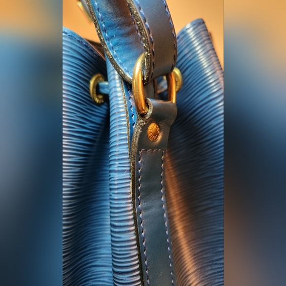 Louis Vuitton Epi Leather Noé GM Toledo Blue Drawsting Bucket Shoulder Bag - Picture 7 of 8